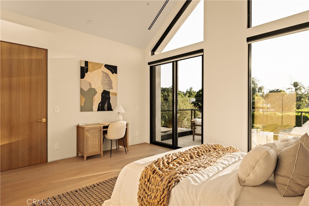 5004 S Enfield Avenue