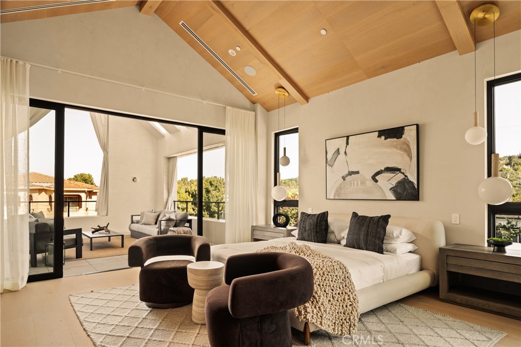 5004 S Enfield Avenue