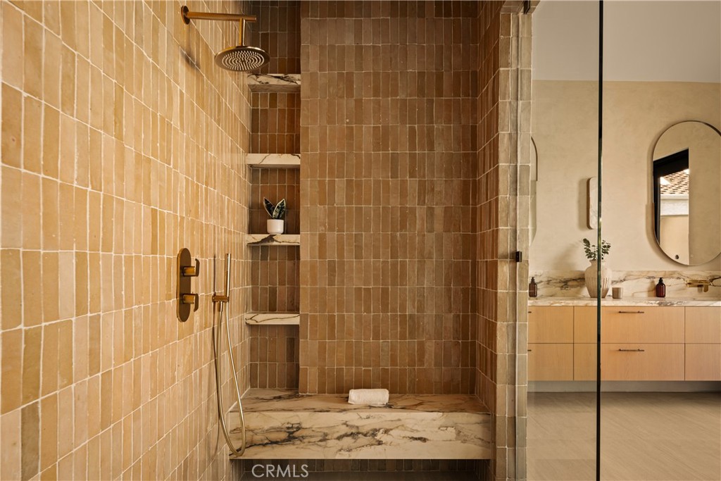 5004 S Enfield Avenue