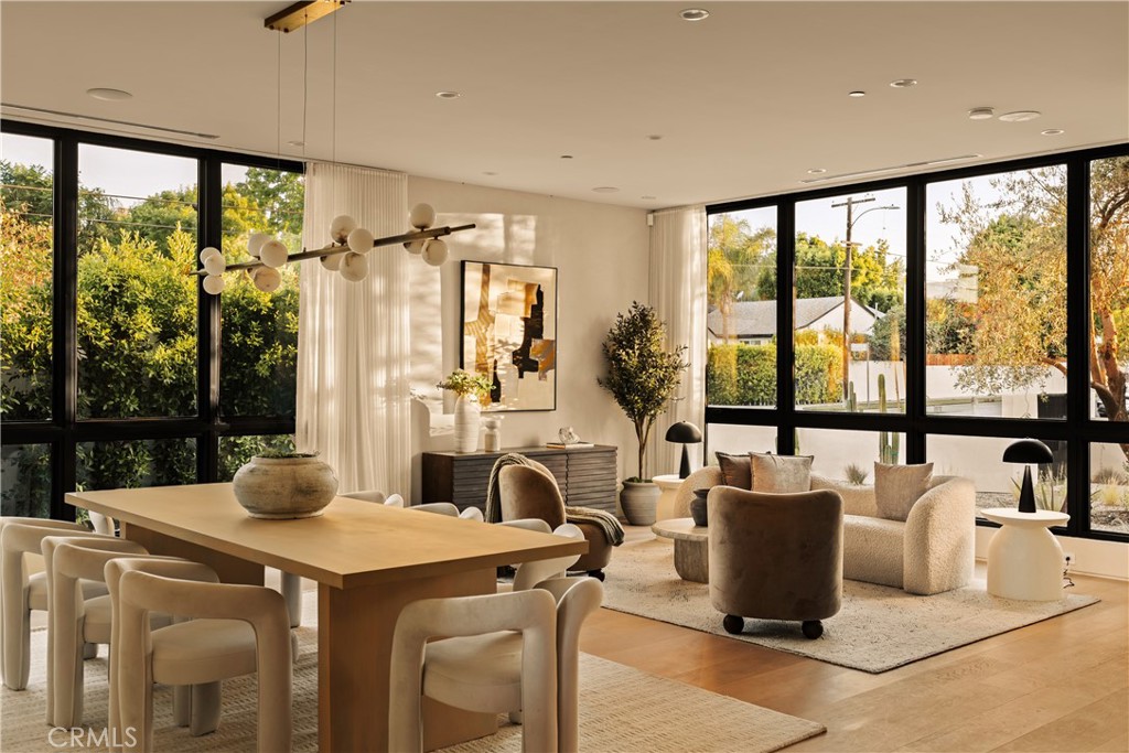 5004 S Enfield Avenue