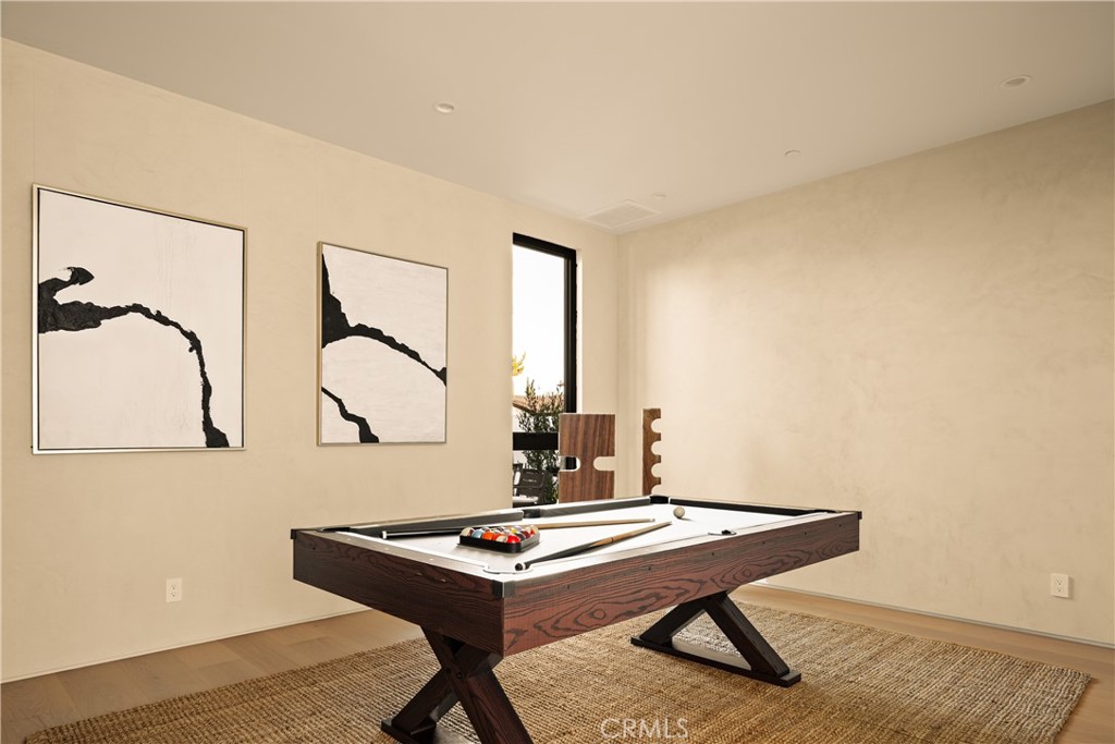 5004 S Enfield Avenue