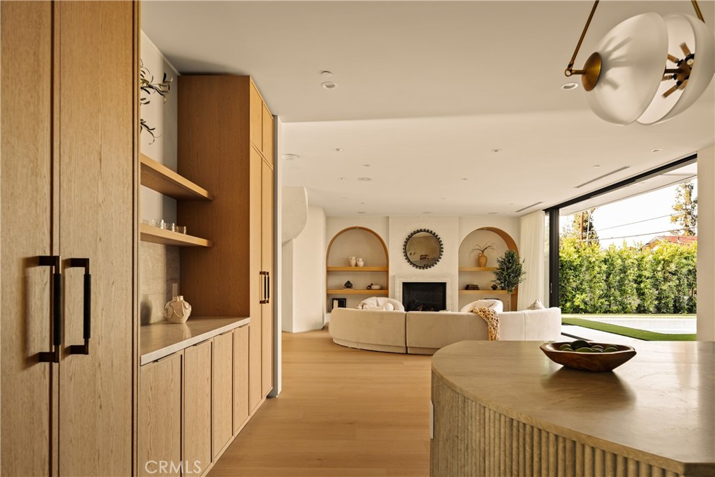 5004 S Enfield Avenue