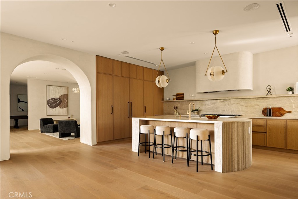 5004 S Enfield Avenue