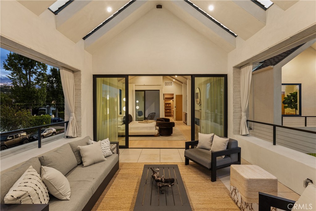 5004 S Enfield Avenue