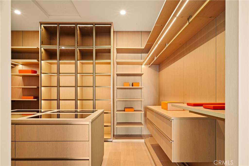 5004 S Enfield Avenue