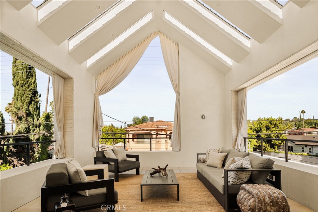 5004 S Enfield Avenue