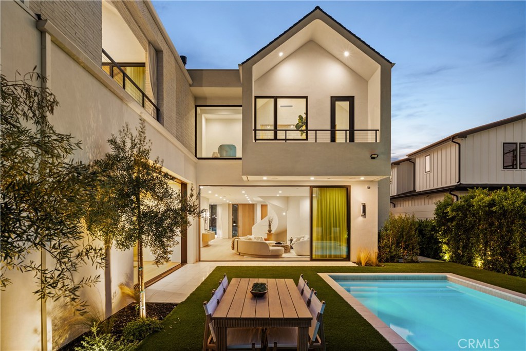 5004 S Enfield Avenue