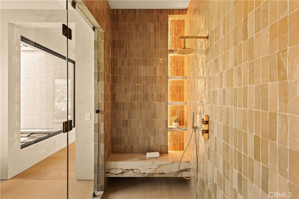 5004 S Enfield Avenue