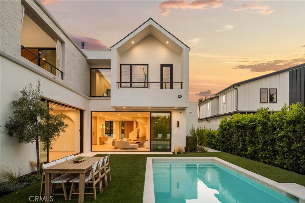 5004 S Enfield Avenue