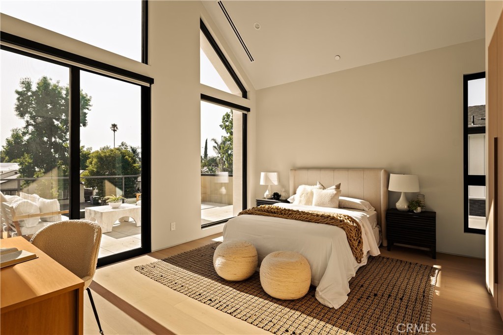 5004 S Enfield Avenue