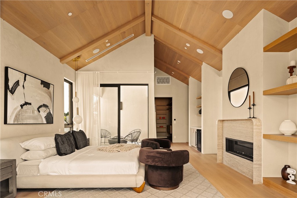 5004 S Enfield Avenue