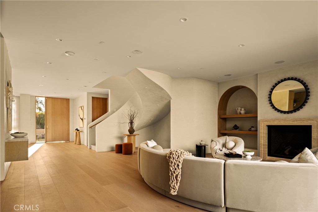 5004 S Enfield Avenue