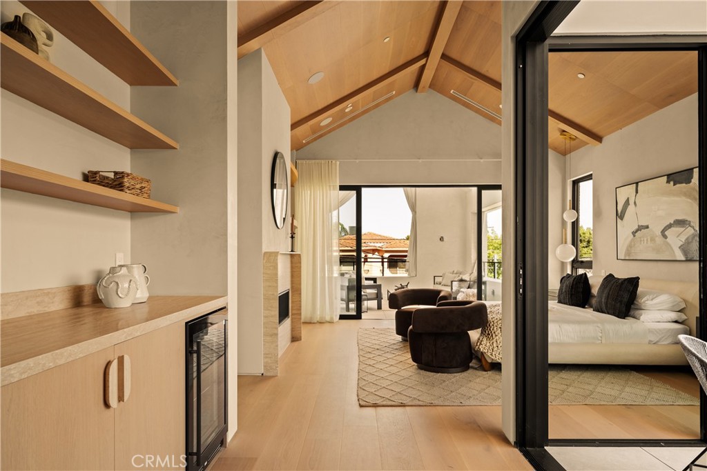 5004 S Enfield Avenue