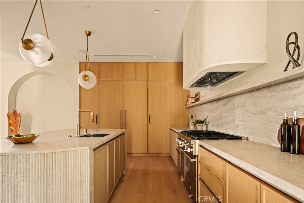 5004 S Enfield Avenue