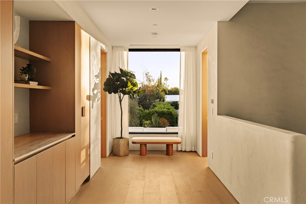 5004 S Enfield Avenue