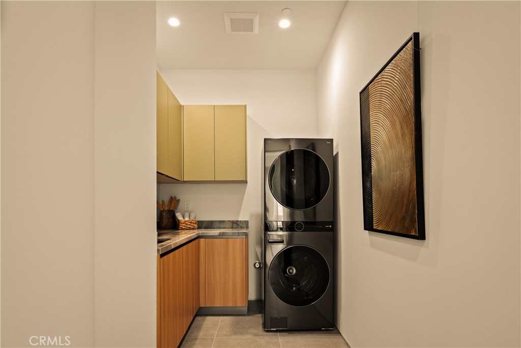 5004 S Enfield Avenue