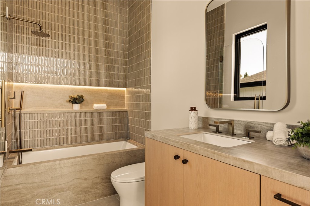 5004 S Enfield Avenue