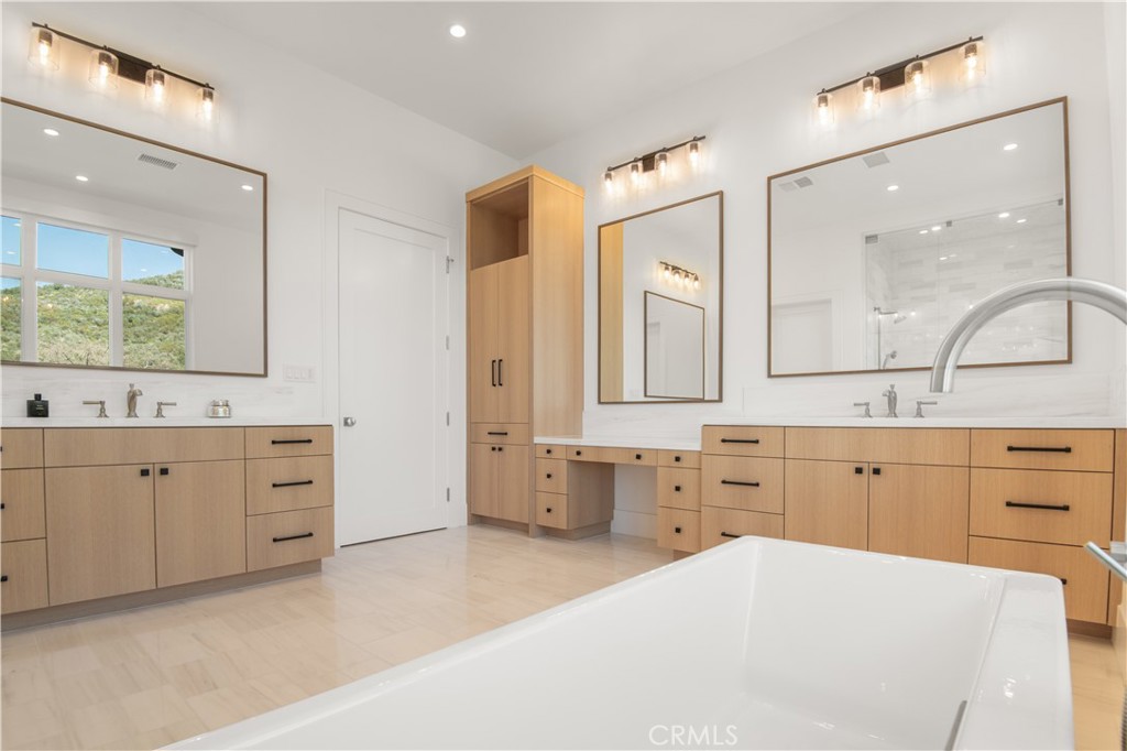 2775 Calbourne Lane