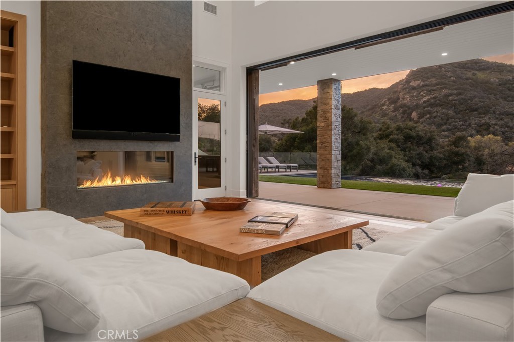 2775 Calbourne Lane
