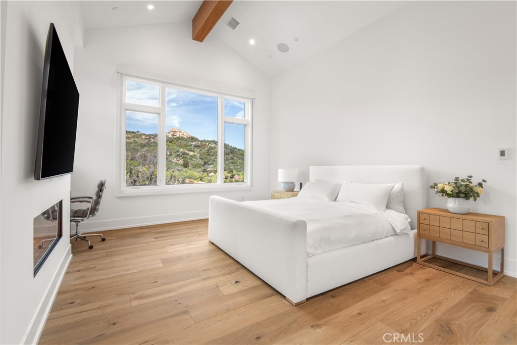 2775 Calbourne Lane