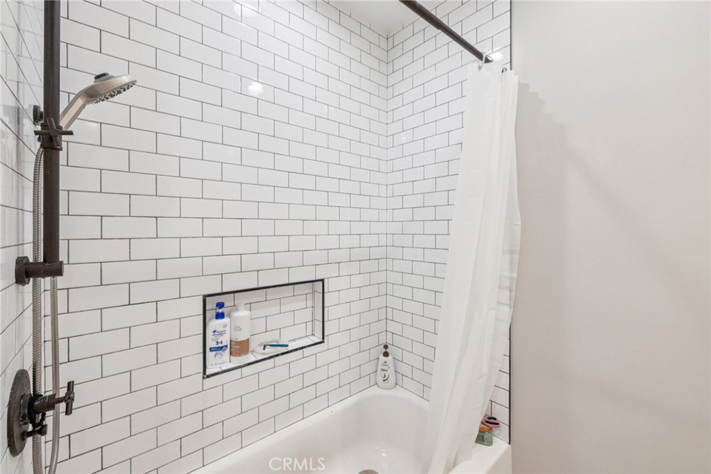 312 N Louise Street 210