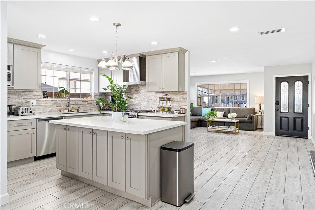 6609 Birchton Avenue