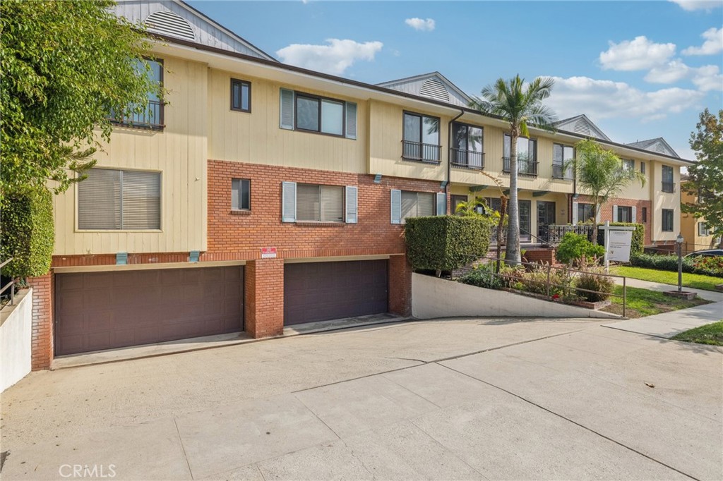 312 N Louise Street 210