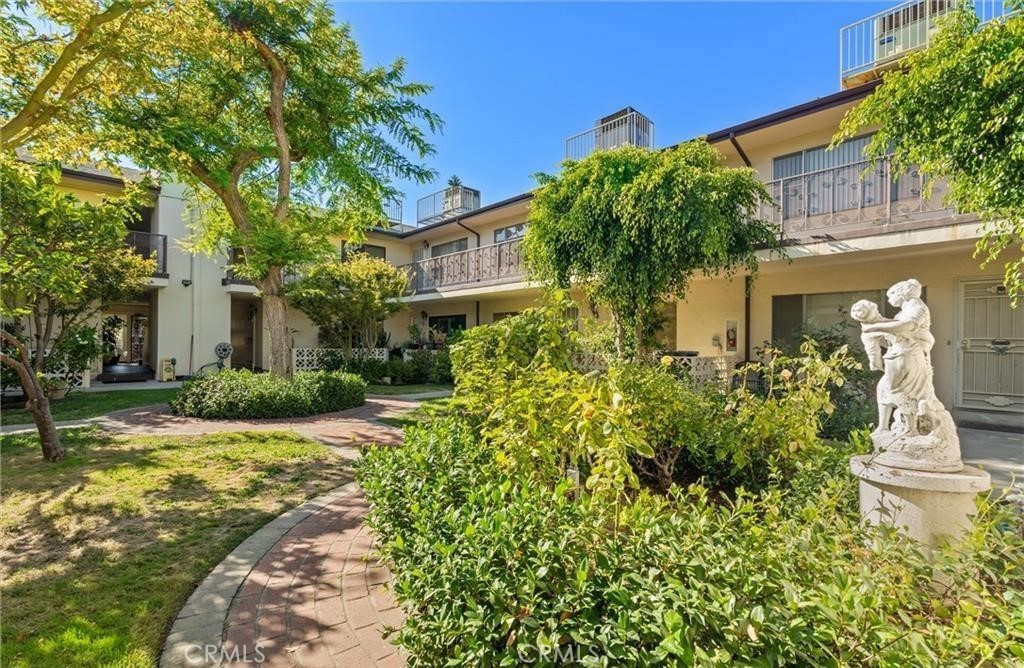 312 N Louise Street 210