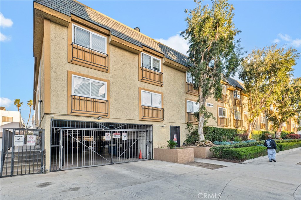 5224 Denny Avenue 209