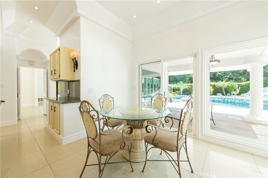 16379 Meadowridge Road