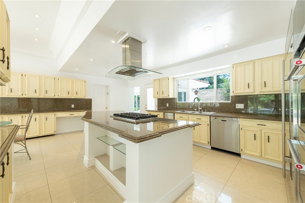 16379 Meadowridge Road