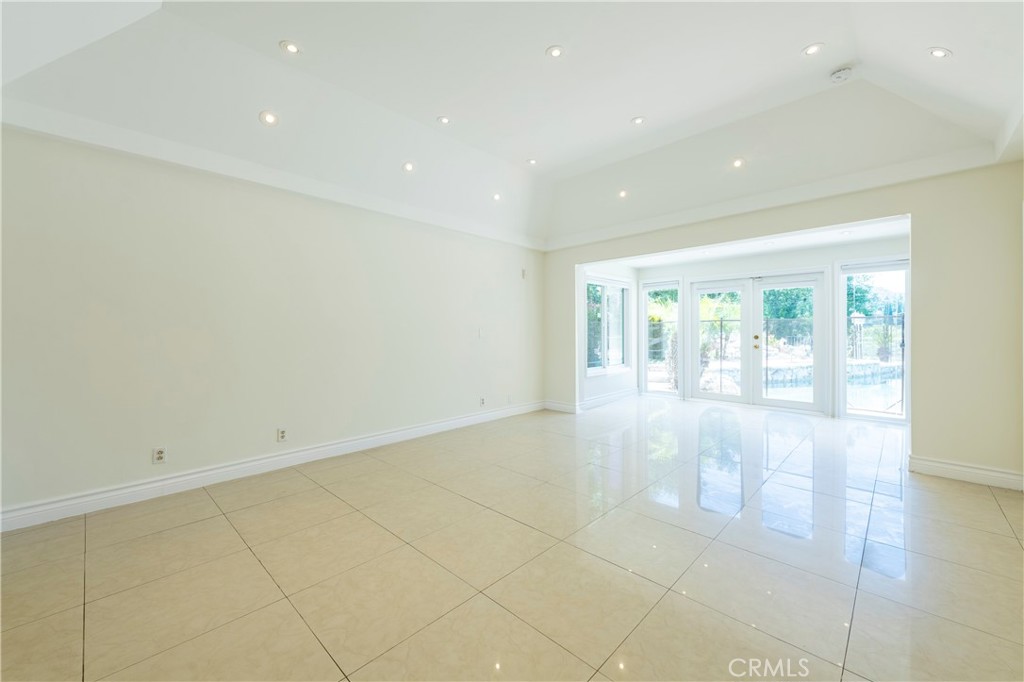 16379 Meadowridge Road