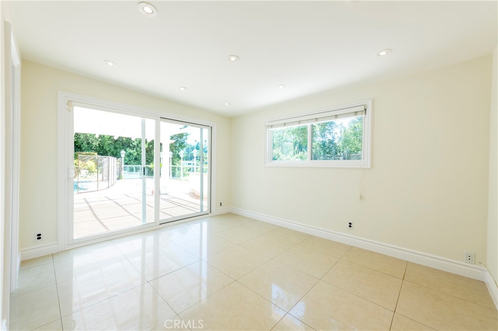 16379 Meadowridge Road