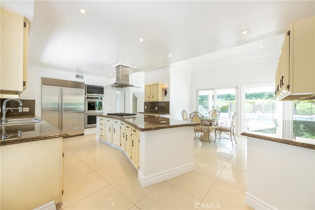 16379 Meadowridge Road