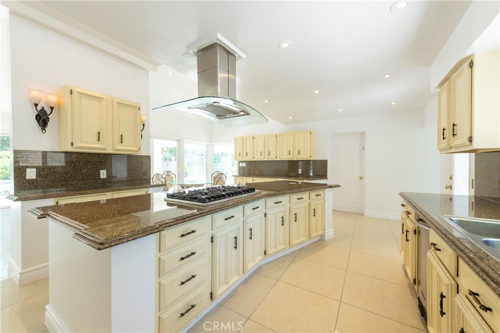 16379 Meadowridge Road