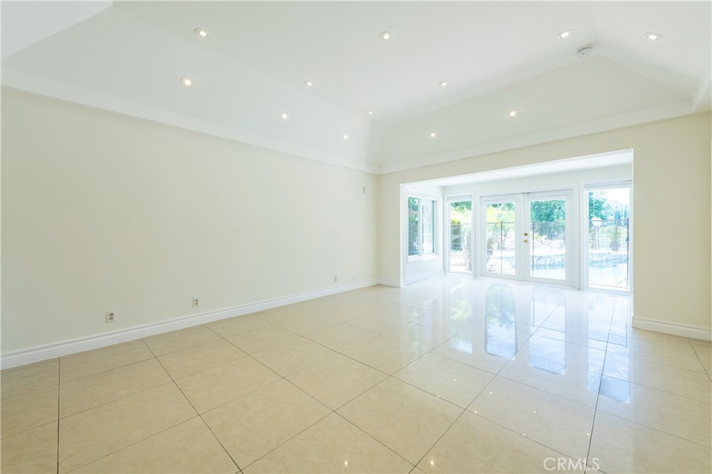 16379 Meadowridge Road