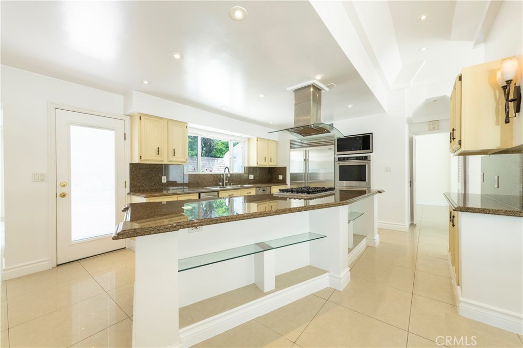 16379 Meadowridge Road