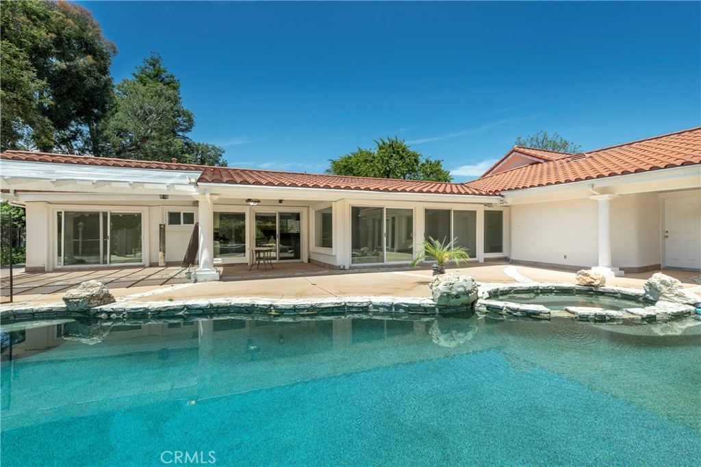 16379 Meadowridge Road