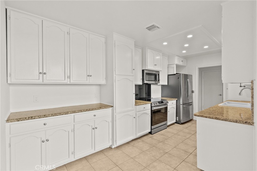 1880 Veteran Avenue PH 306