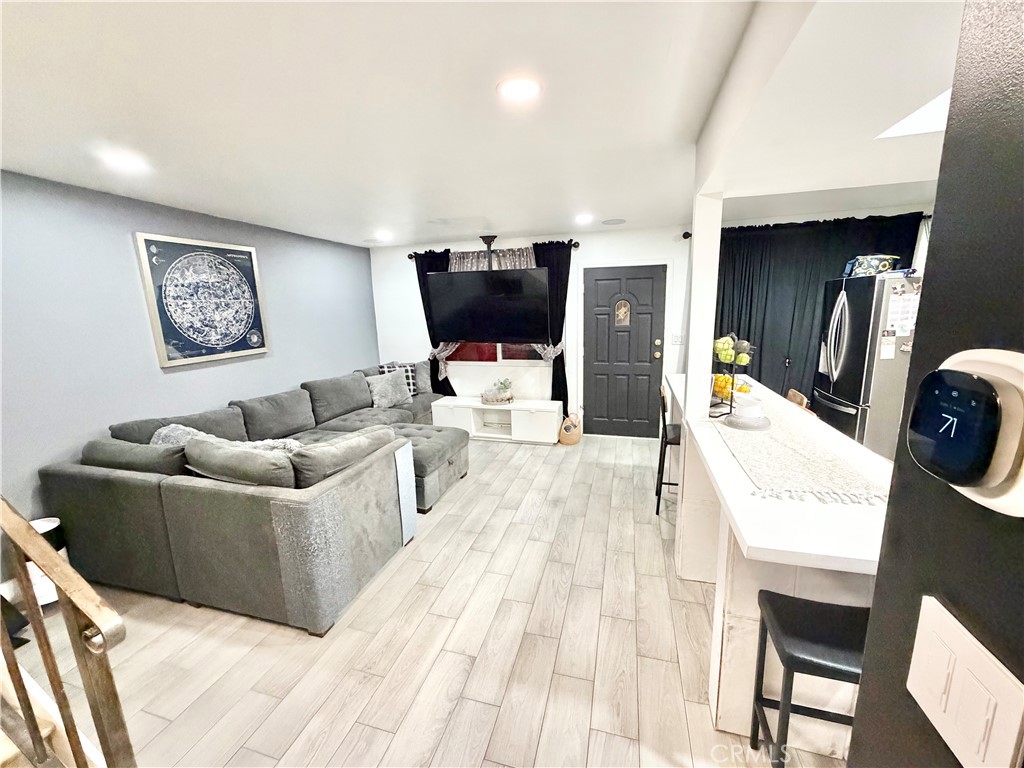 15555 Nordhoff 10