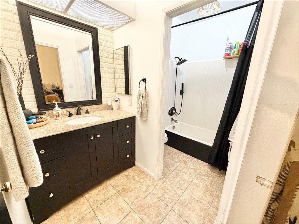 15555 Nordhoff 10