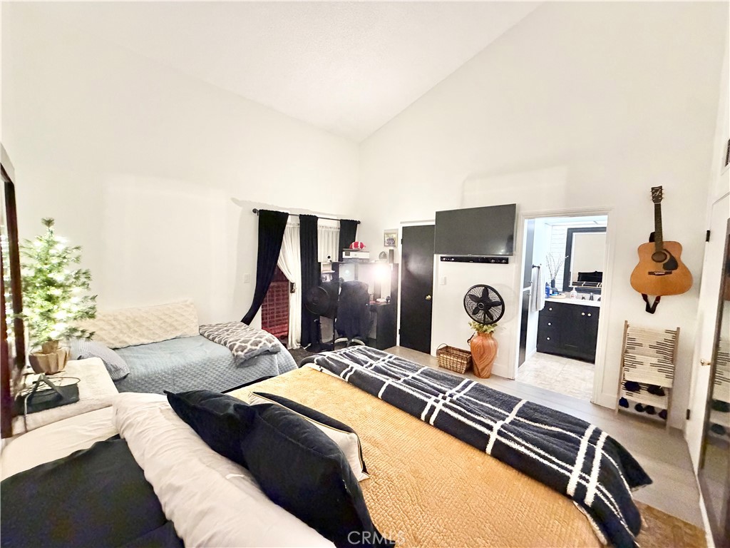 15555 Nordhoff 10