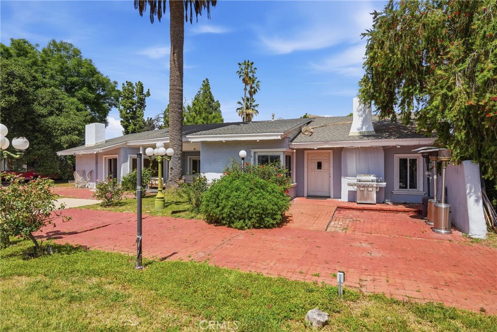 8647 Corbin Avenue