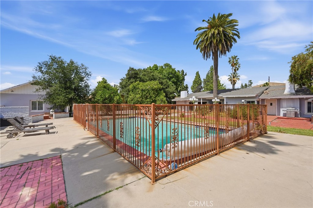 8647 Corbin Avenue