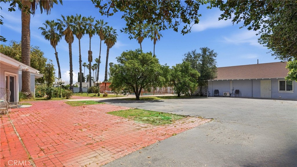 8647 Corbin Avenue