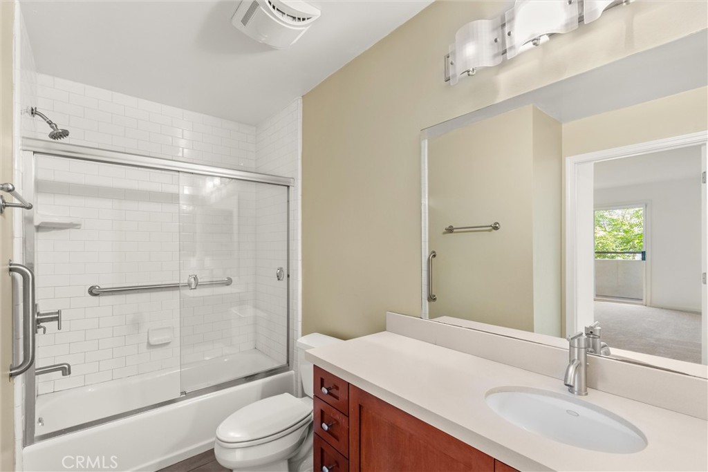 4702 Fulton Avenue 202