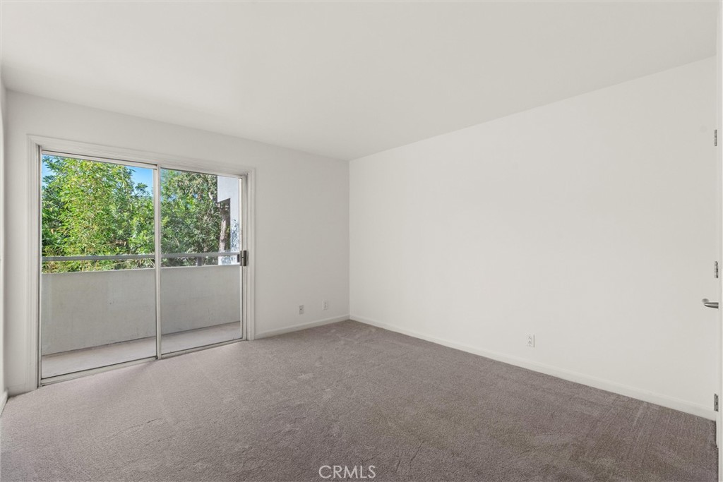 4702 Fulton Avenue 202