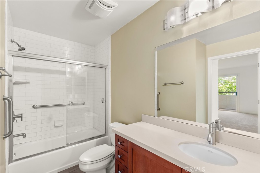 4702 Fulton Avenue 202