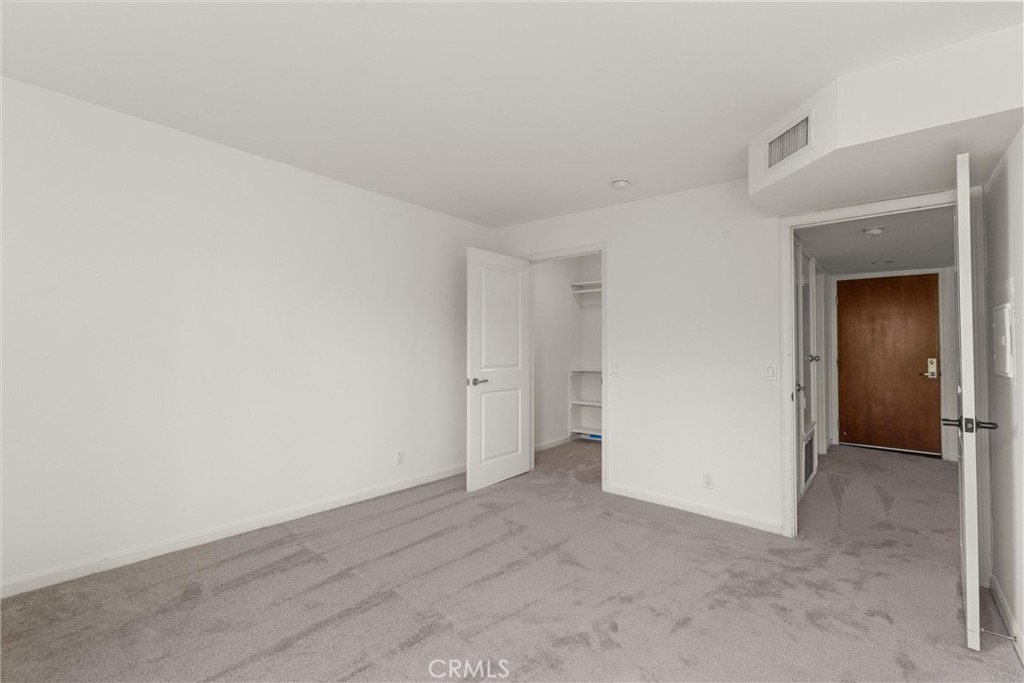 4702 Fulton Avenue 202