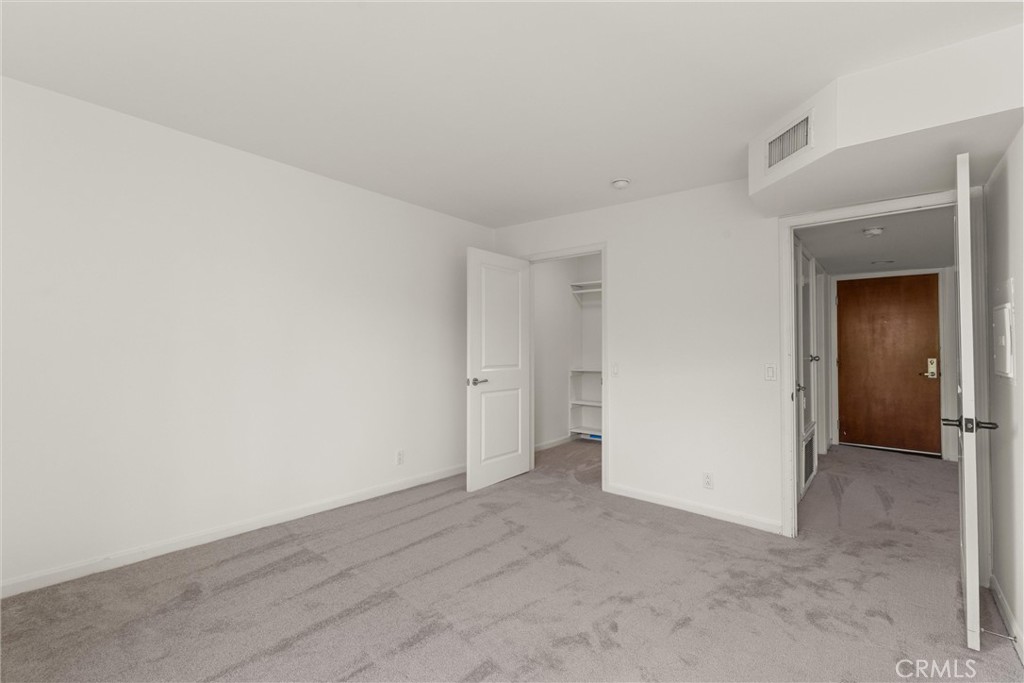 4702 Fulton Avenue 202